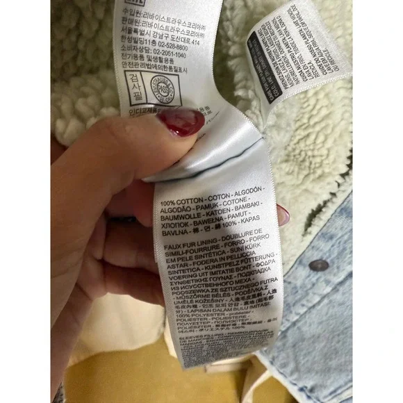 NWT LEVI'S TYPE III SHERPA TRUCKER JACKET Light Wash size SM - Picture 6 of 8